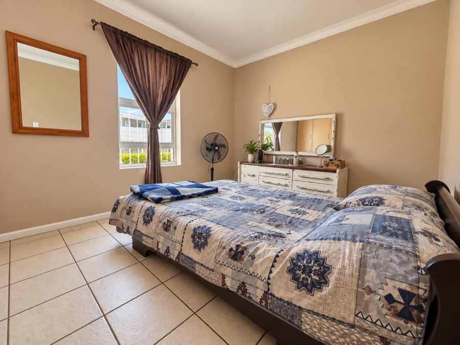 To Let 4 Bedroom Property for Rent in Hoogland Western Cape